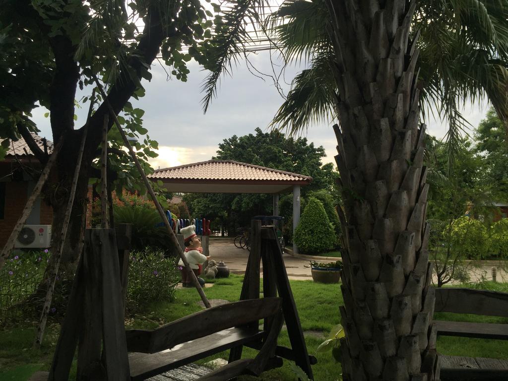 111 Resort & Spa Ban Tha Ramat Bagian luar foto