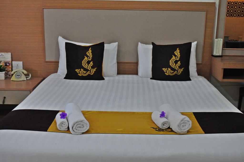 111 Resort & Spa Ban Tha Ramat Bagian luar foto