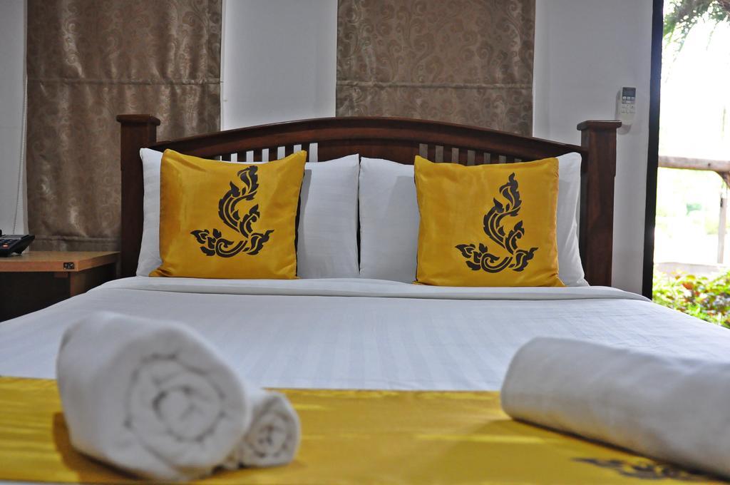 111 Resort & Spa Ban Tha Ramat Bagian luar foto