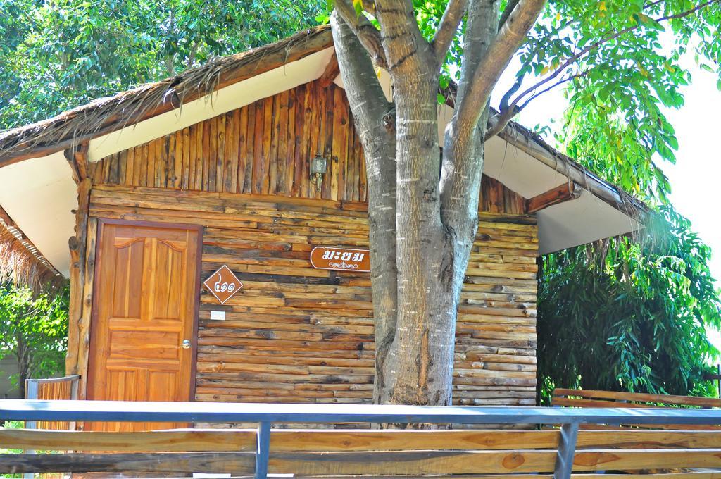 111 Resort & Spa Ban Tha Ramat Bagian luar foto